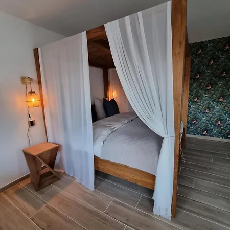 Le Cocoon - Jacuzzi, Sauna Et Piscine Privee Bed & Breakfast *