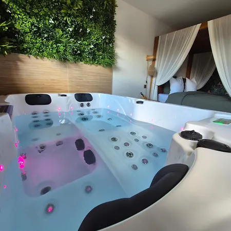 Le Cocoon - Jacuzzi, Sauna Et Piscine Privee Bed & Breakfast *